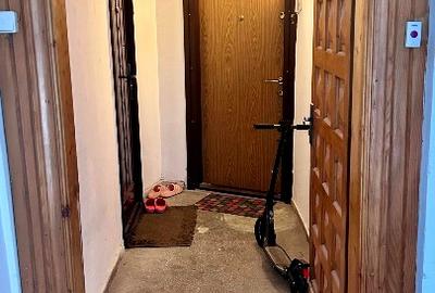 Apartament cu 3 camere semidecomandat în Pantelimon