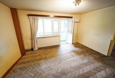 Apartament cu 3 camere semidecomandat în Gării
