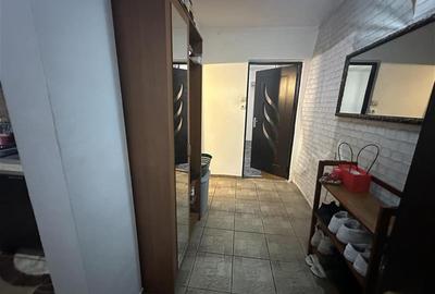 Decomandat, etaj intermediar in bloc anvelopat - 1