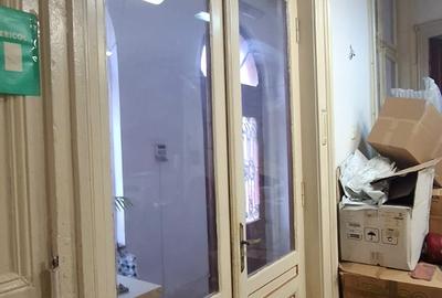 Noblețe Arhitecturală și Oază Verde: O Moștenire Vie cu Grădină Privată - 10