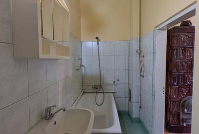 De vanzare casa in curte comuna - Zona Papiu - 9