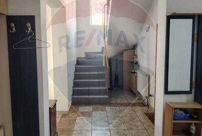 Casă / Vilă cu 8 camere de vânzare în zona Central - 10