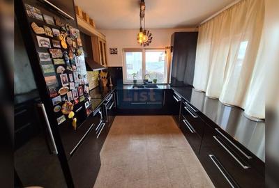 Casa frumoasa la cheie, central Dezmir - 10
