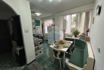 Apartament cu 3 camere de închiriat în zona Central - 1