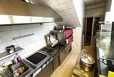 VANZARE CLADIRE CU RESTAURANT UTILAT COMPLET PLUS SPATIU COMERCIAL - 8