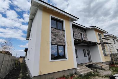 Duplex cu 5 camere în Moșnița Nouă