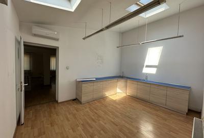 Spatiu de birou -zona strada Cluj/ 4 locuri de parcare - 7