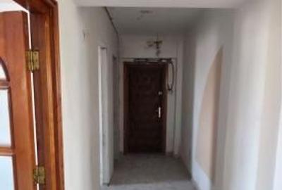 Apartament cu 2 camere decomandat în Trocadero