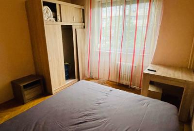 Inchiriez apartament 3 camere, decomandat, ultracentral, etaj 3/10 Bd. Magheru O - 4