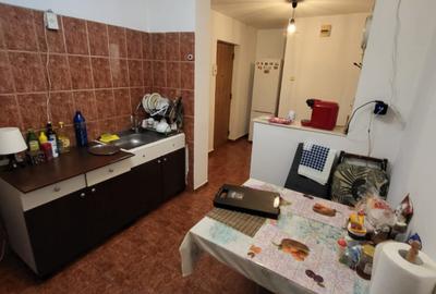 Apartament cu 3 camere decomandat, mobilat în Rahova