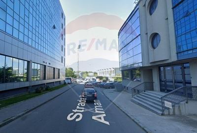 Birou, 303 mp în Central