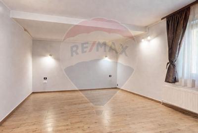 Spatiu comercial P+E+M - 741 mp, Zona centrala, Brasov - 9
