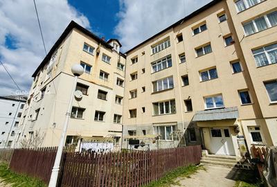 Apartament cu 3 camere semidecomandat, mobilat în Vatra Dornei
