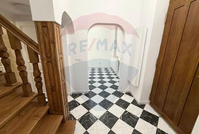 Apartament 4 camere, pe 2 niveluri si curte comuna în Centru - 31