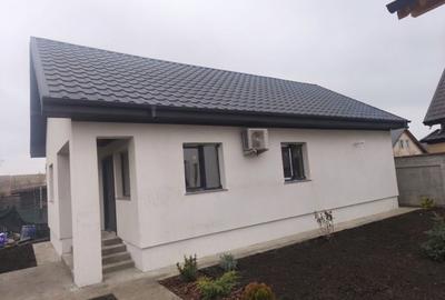 Casă individuală cu 3 camere în Lumina