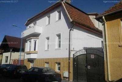 Un etaj, 3 camere in casa, Centrul Civic zona AFI - 1