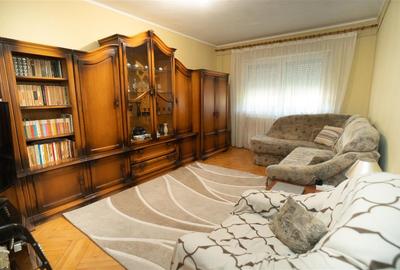 Apartament cu 3 camere decomandat în Decebal