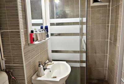 Garsonieră decomandată, etaj 2, balcon, bloc izolat – Astra, Str. Uranus - 3