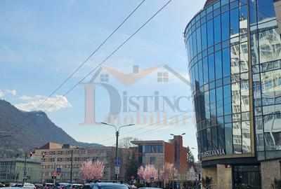 Birou, 218 mp în Central