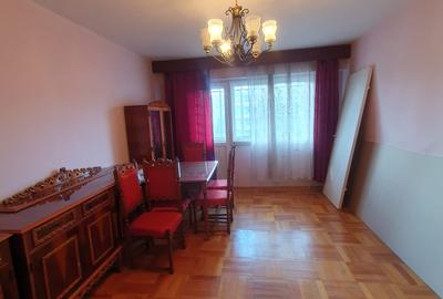 Vand apartament 3 camere zona Garii