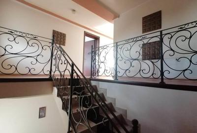 Vila individuala -  7 camere- Domnesti - Tudor Vladimirescu- 400 mp teren - 2000 - 12