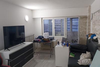 Apartament cu 3 camere decomandat în Obor