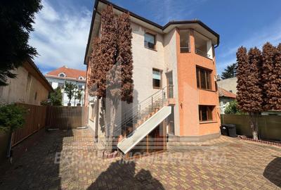 Spatiu de birouri | P + 2E | 254 mp | 10 camere | Parcare | Cetate - 1