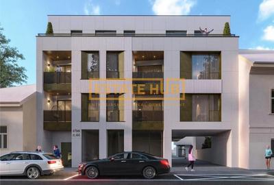 Apartament cu 4 camere semidecomandat în Central