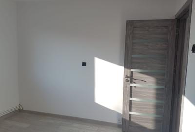 Apartament doua camere, decomandat, etaj 4, cu sarpanta, renovat modern, stradal - 10