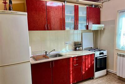 Apartament cu 3 camere semidecomandat în Spitalul Județean