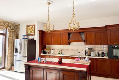 830 mp teren! Intimitate și confort rar întâlnit în oraș - 10