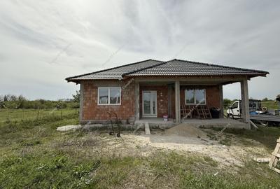 Casa la rosu dispusa pe Parter | 740 Teren | Sag - 1