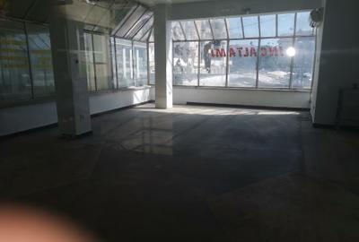 Spațiu comercial, 64 mp în Central