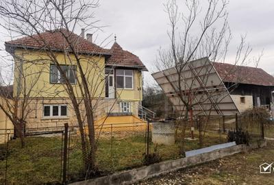 Casă individuală cu 4 camere în Băgara
