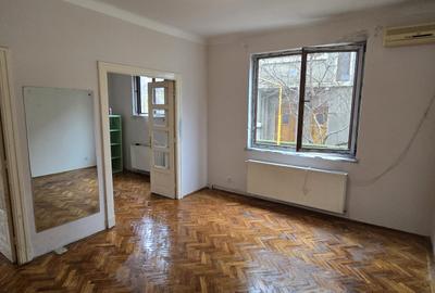 De vanzare - Apartament in vila Metrou Stefan cel Mare - 1