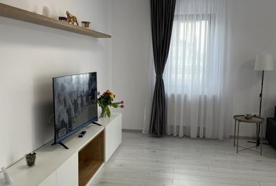 Proprietar, inchiriez apart. 2 cam (+parcare) bloc nou metrou Aparatorii Patriei - 2