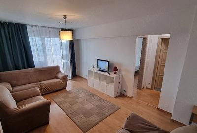 Apartament cu 3 camere semidecomandat, mobilat în Ștefan cel Mare