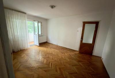 Apartament cu 3 camere semidecomandat în Păcurari