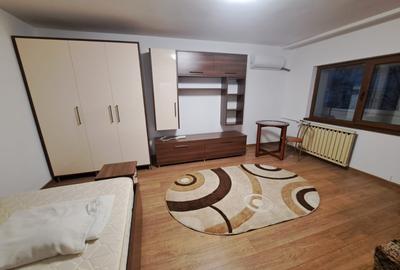 Garsonieră decomandată, mobilată în Tei