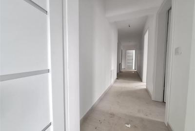 Apartament cu 3 camere decomandat în Galata