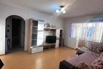 Apartament cu 3 camere, etaj 2/4, zona Mircea cel Batran - 1
