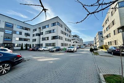 Apartament cu 3 camere semidecomandat, mobilat în Florești