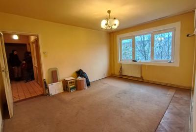 Apartament cu 3 camere - etaj 3-intermediar-Piata Doina-Sagului - 1