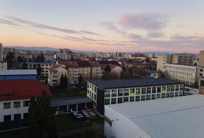 Apartament cu 3 camere decomandat în Calea București