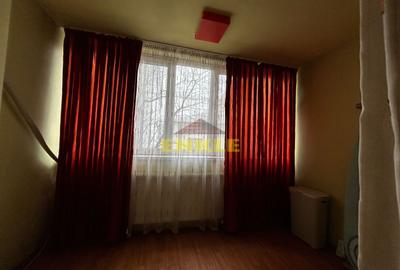 De inchiriat apartament cu 3 camere, zona Bulevard - 8