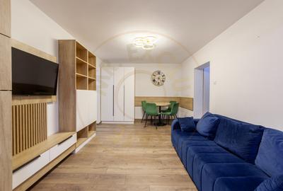 Apartament cu 3 camere semidecomandat în Calea București