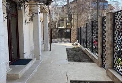 Casă cu 4 camere în Tomis II