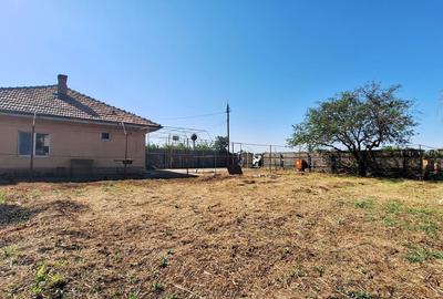 Vanzare casa Garbovi / Jud. Ialomita / teren: 945 mp / comision 0% - 5