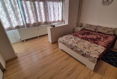 Apartament cu 3 camere decomandat, mobilat în Decebal
