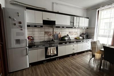 Ultracentral. Doua apartamente la casa , suprafata totala utila 150mp - 12